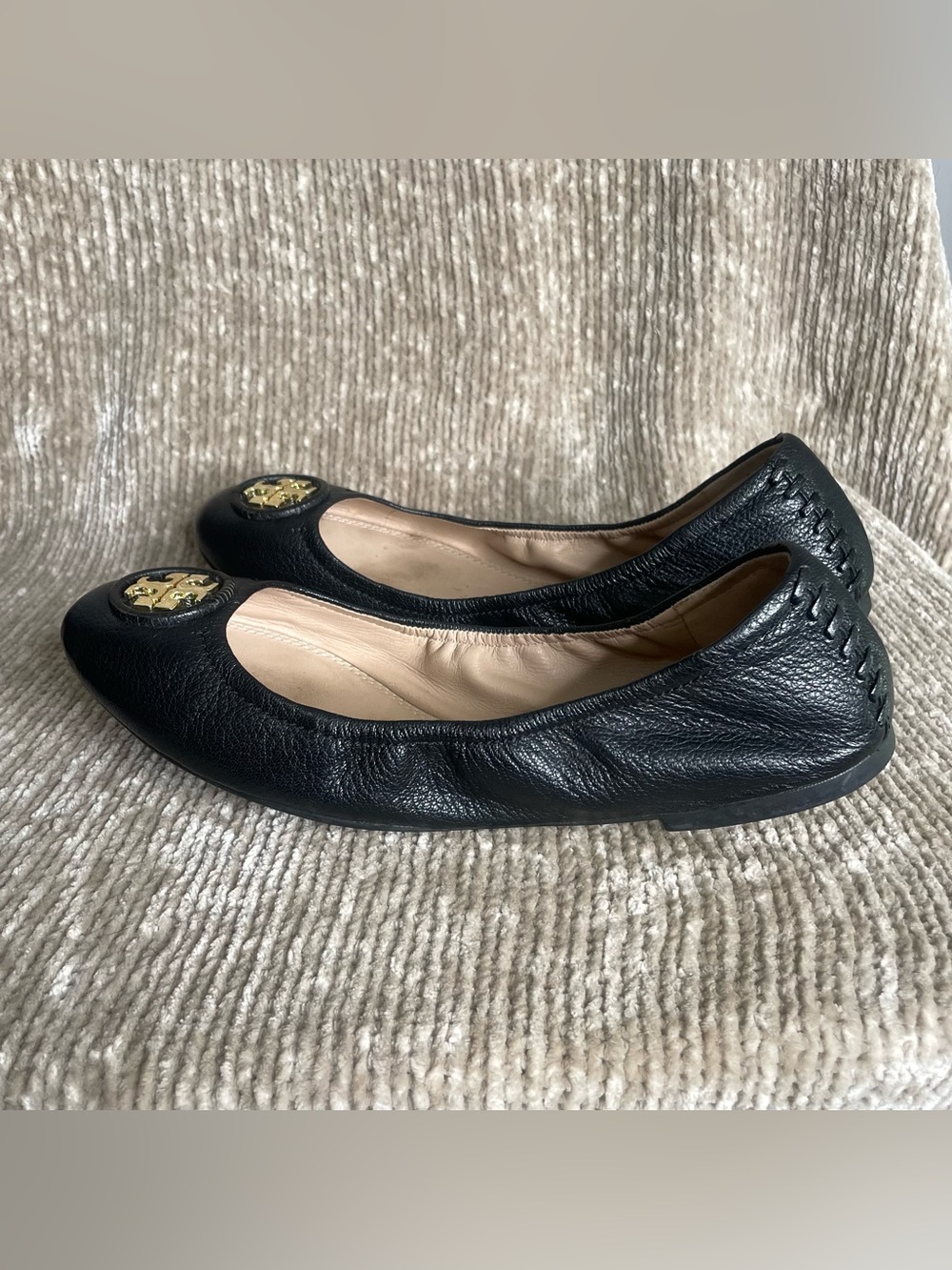 Tory Burch Black Leather Minnie Travel Ballet Flats Gold Logo Emblem Size 10 - Picture 2 of 9